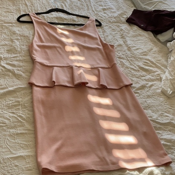 Alice and Olivia women sleeveless peplum Dress 👗 pale plum size WAS gently worn - Picture 6 of 15